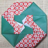 
<span>Octagon Box Small Flower A</span>

