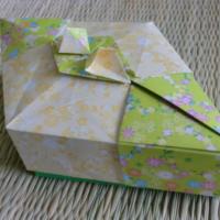 
<span>Rhombus Box with Flower</span>
