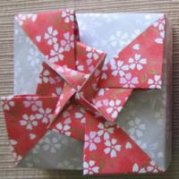 
<span>Square Box Lid: Fancy Pinwheels</span>
