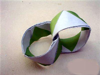 Two Permanently Interlocking Rings